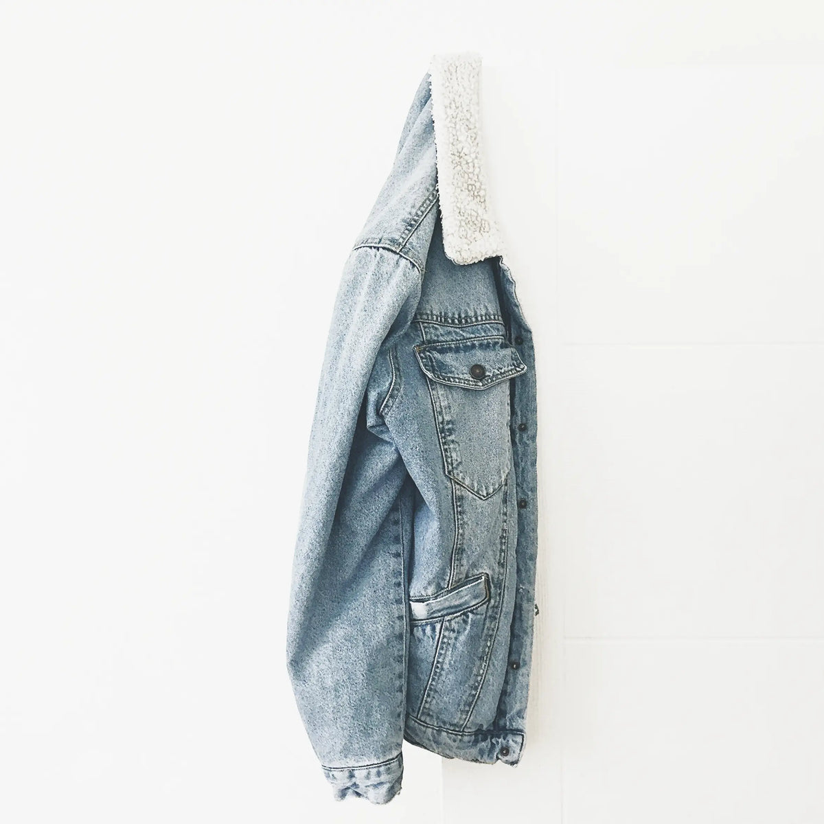 Sherpa Collar Denim Jacket | Light Wash Fleece-Lined Trucker Jacket
